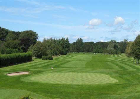 Woodland Retreat In Lytham. Holiday home *