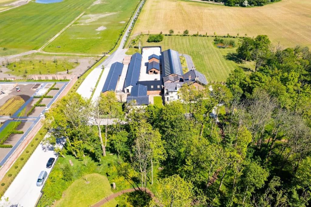 Woodland Retreat In Lytham. *